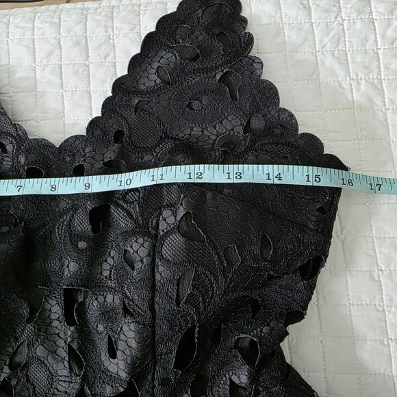 Black Lace Sleeveless Mini Dress With Scalloped Hem & V-Neckline - Picture 5 of 7